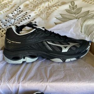 Women’s volleyball shoes brand new in box